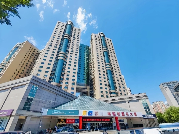 Celebrity Apartments