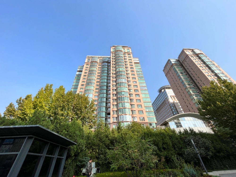 Four Seasons Private Apts(2)