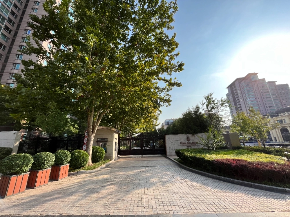 Four Seasons Private Apts(3)