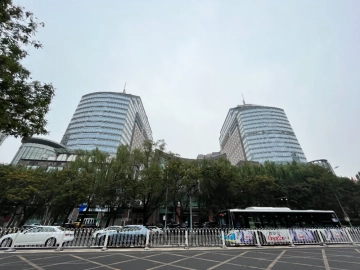 Four Seasons Private Apts(4)