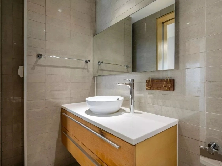 Rm 1602 No 6 China Central Place(9)