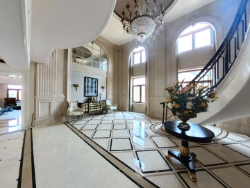 Rm 18 Bld E The Riverside Baroque Palace