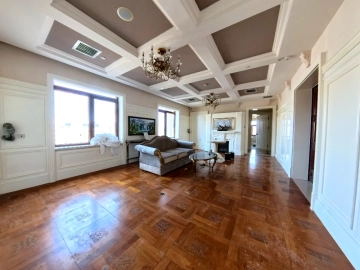 Rm 18 Bld E The Riverside Baroque Palace(8)