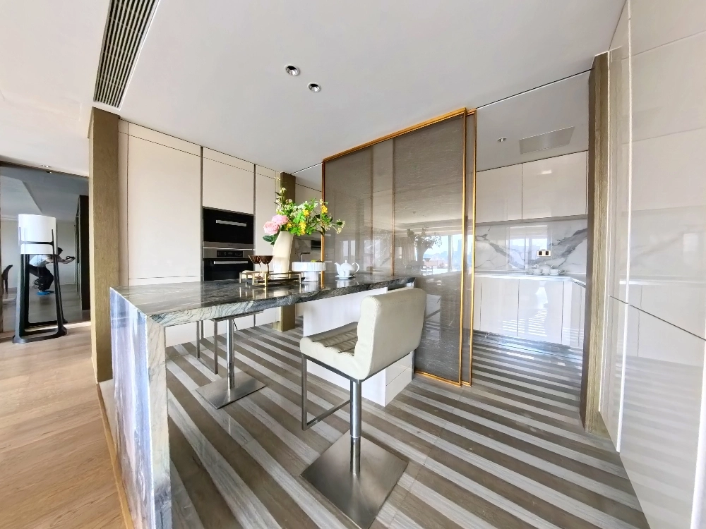 Rm 1801 Embassy House(6)