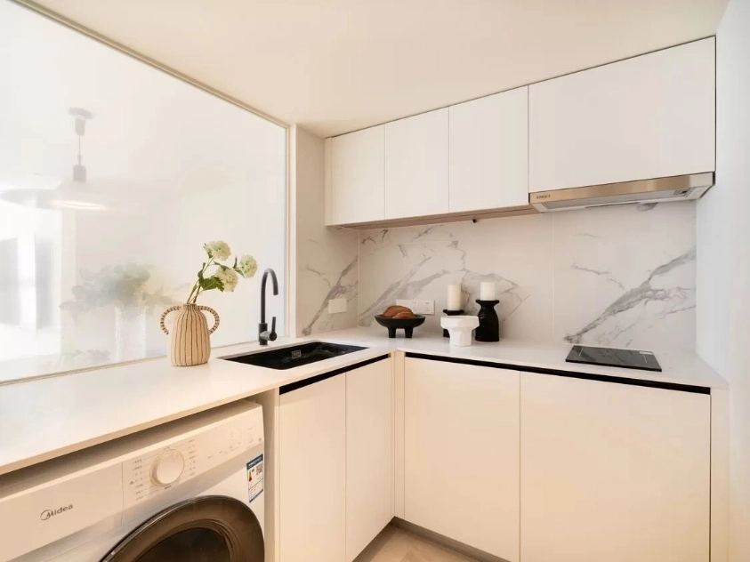 Rm 1827 Bld D Chateau De Luze Apt(6)