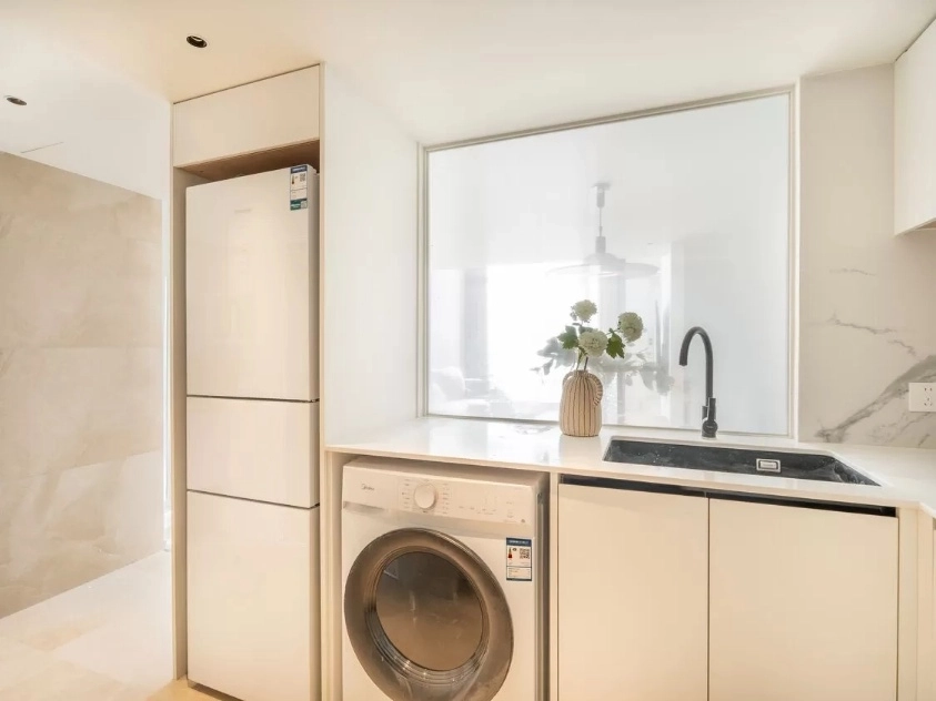Rm 1827 Bld D Chateau De Luze Apt(7)
