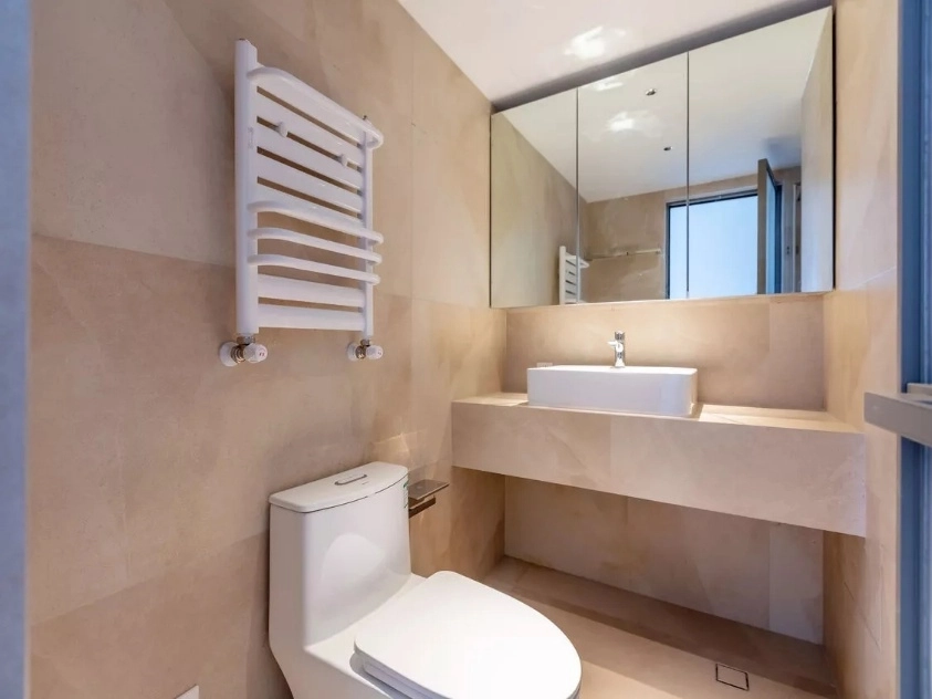 Rm 18D No 1 New York Tower(18)