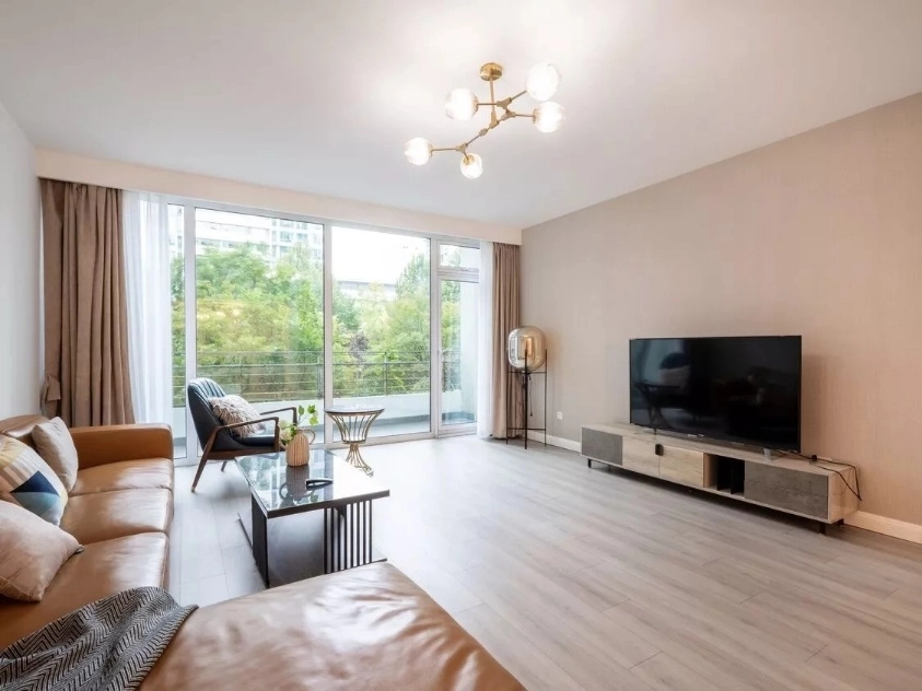 Rm 205 No 9 China Central Place(2)