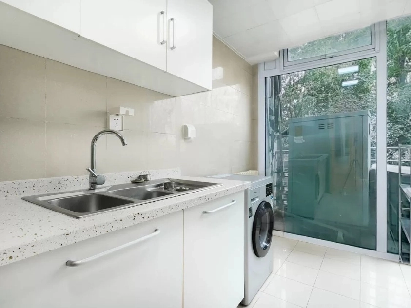 Rm 205 No 9 China Central Place(7)