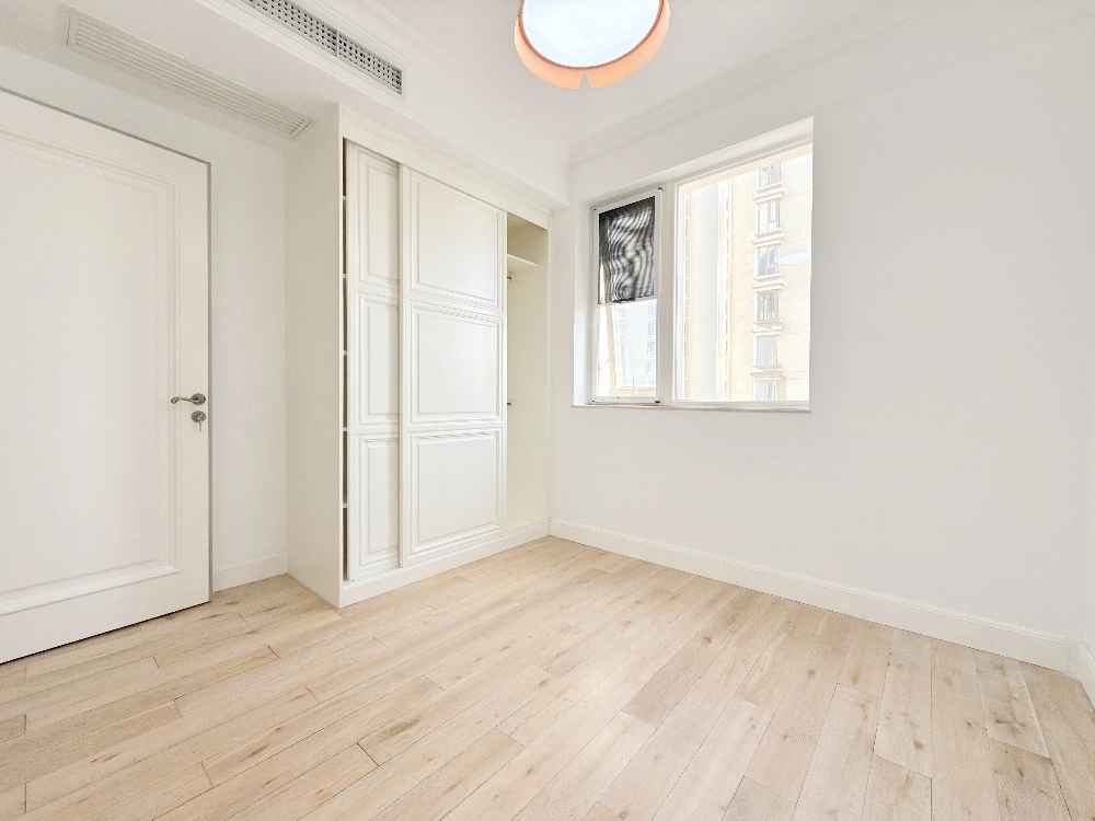 Rm 2101 No 3 Palm Springs(11)