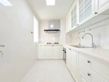 Rm 2101 No 3 Palm Springs(5)