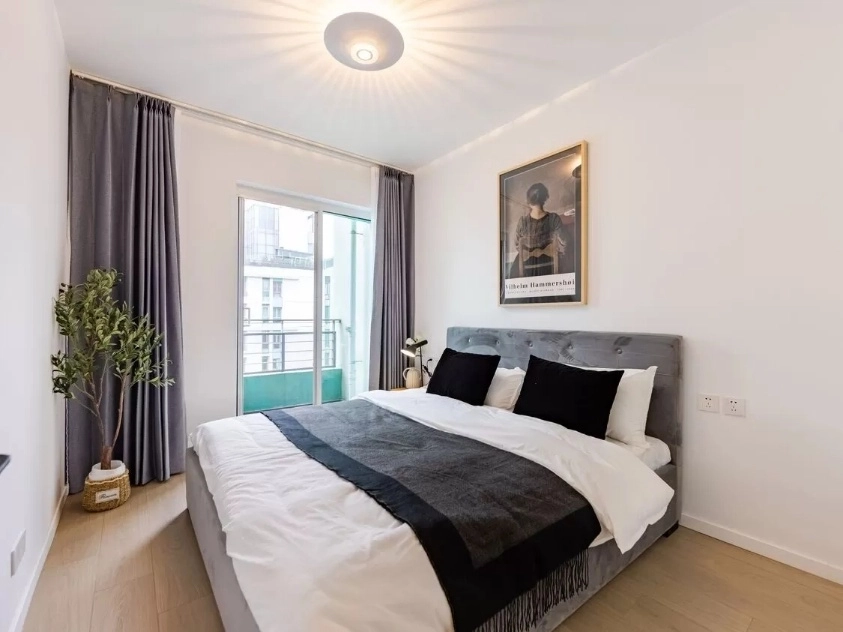 Rm 2206 No 6 China Central Place(10)