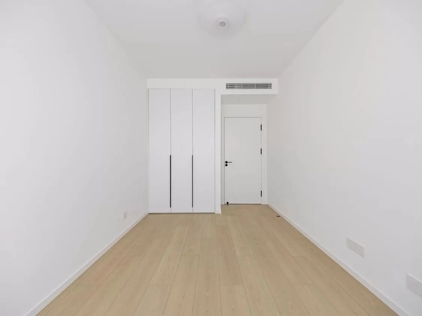 Rm 2707 No 2 Park View Int'l Apt(8)