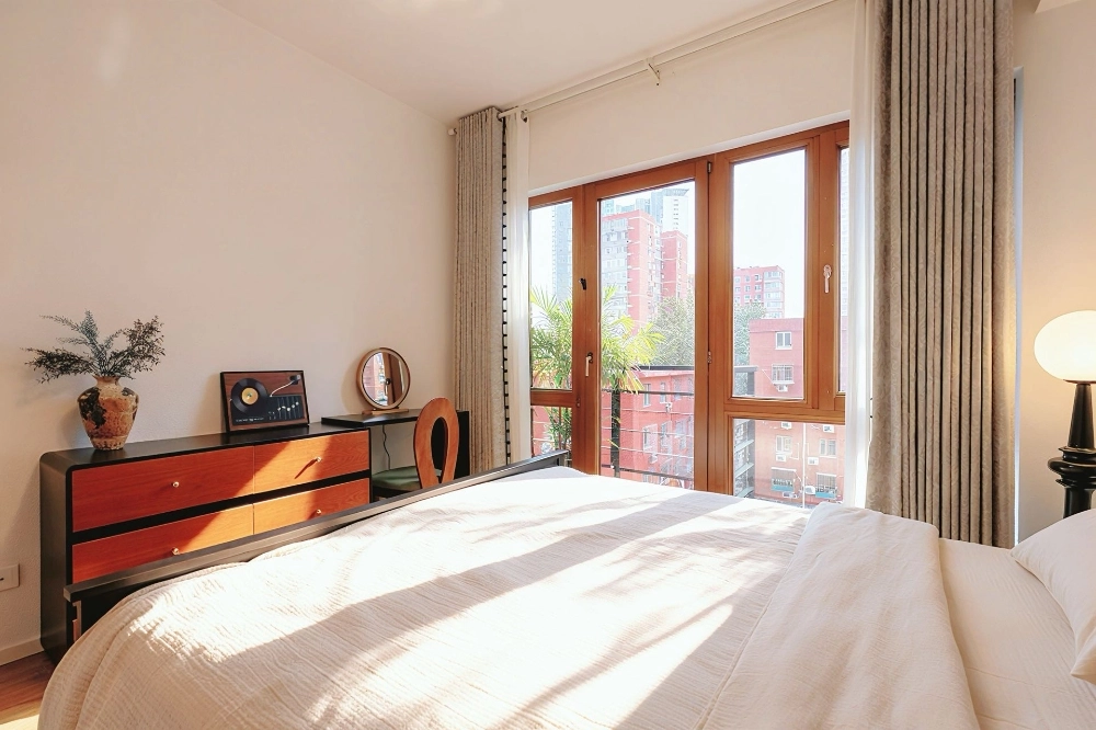 Rm 301 Bld F Blue Castle Int’l Apartment south(12)