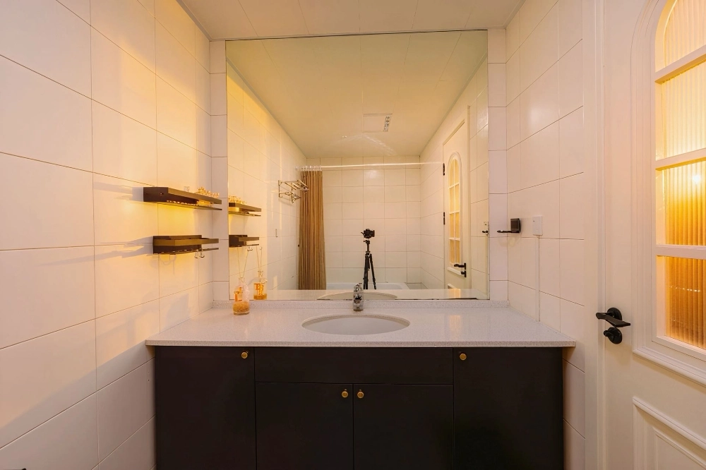 Rm 301 Bld F Blue Castle Int’l Apartment south(9)