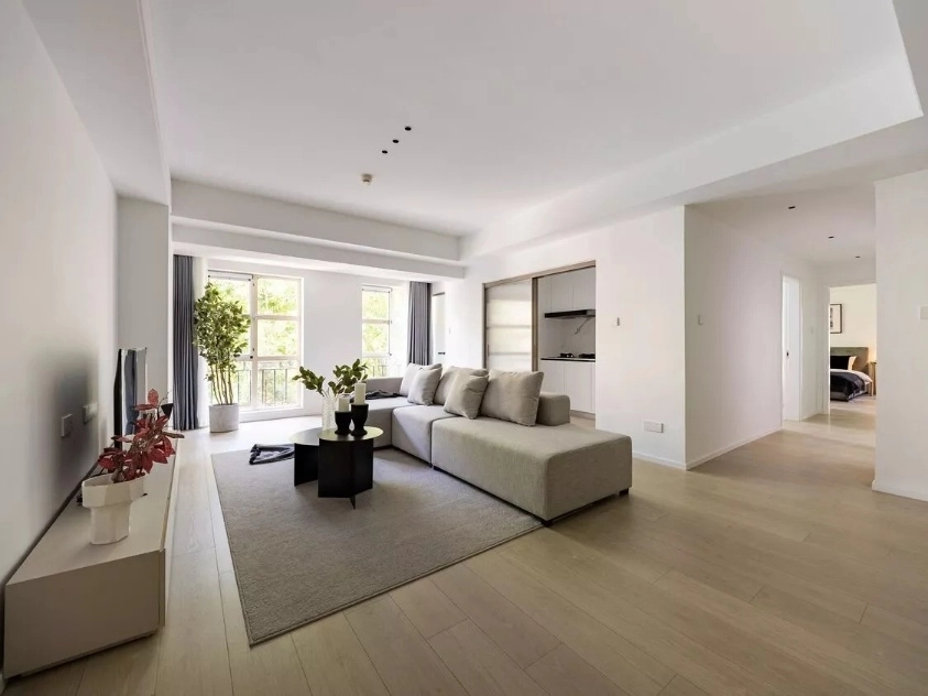 Rm 301 Unit G Chateau Regency I
