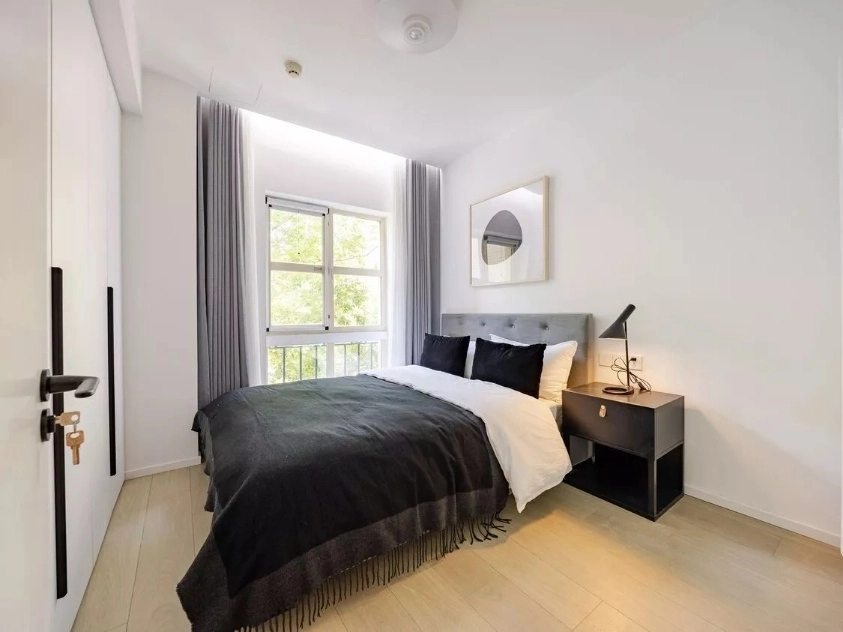 Rm 301 Unit G Chateau Regency I(12)