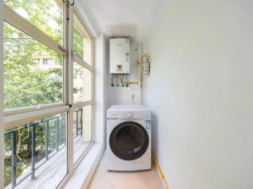 Rm 301 Unit G Chateau Regency I(16)