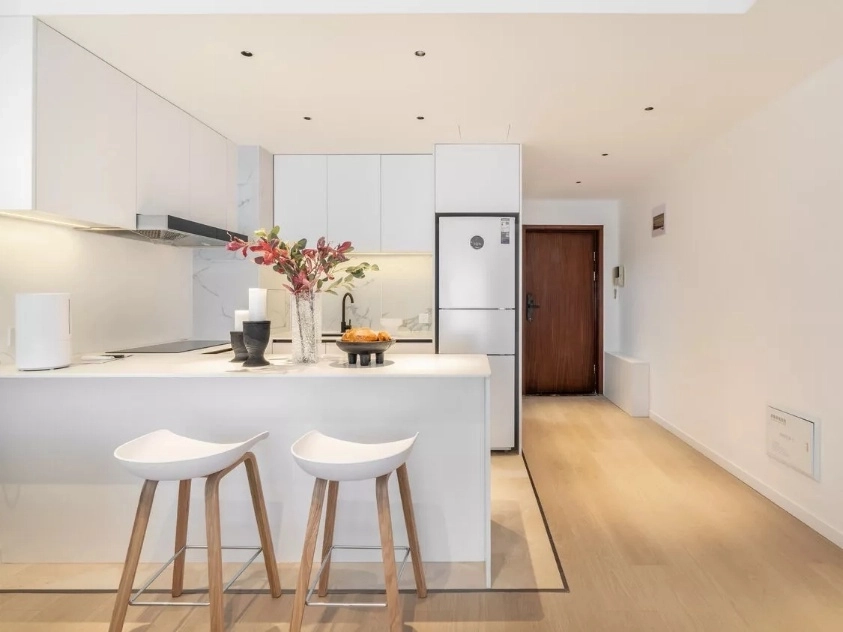 Rm 305 Bld E Sunshine 100 Int’l Apt(6)