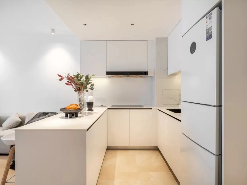 Rm 305 Bld E Sunshine 100 Int’l Apt(7)