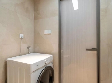 Rm 305 Bld E Sunshine 100 Int’l Apt(10)