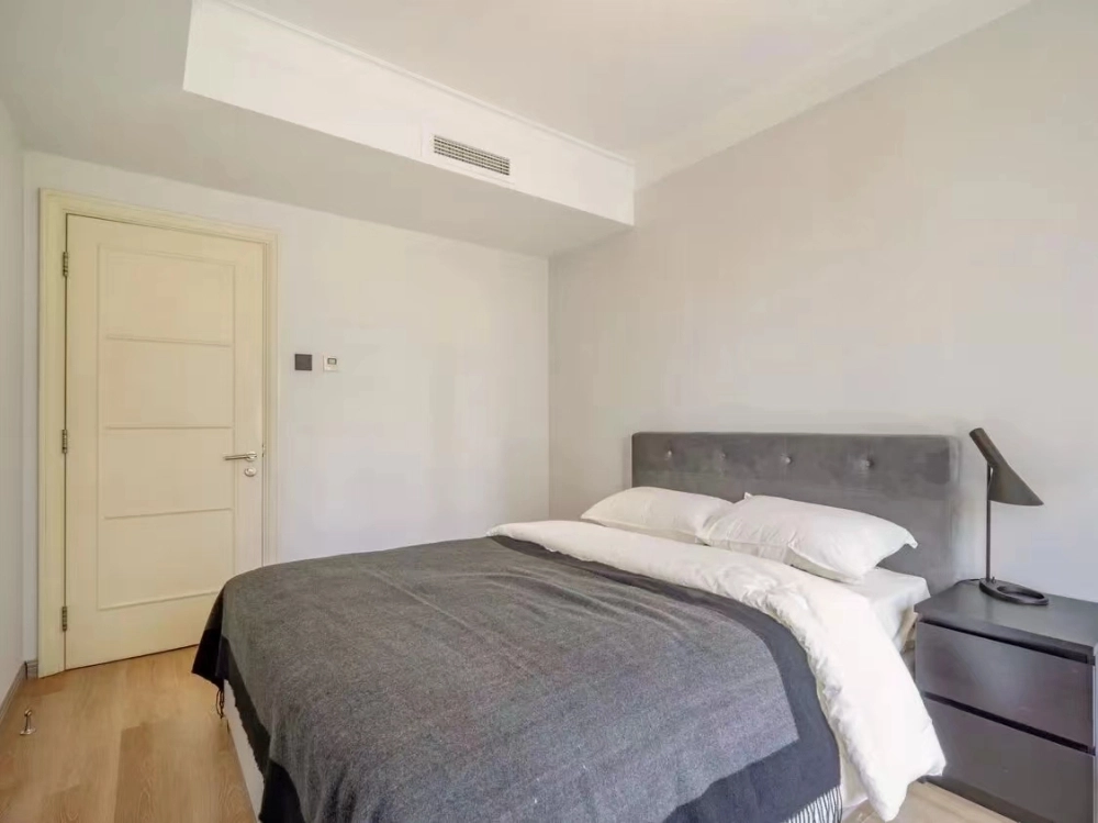 Rm 305 No 3 Palm Springs(14)