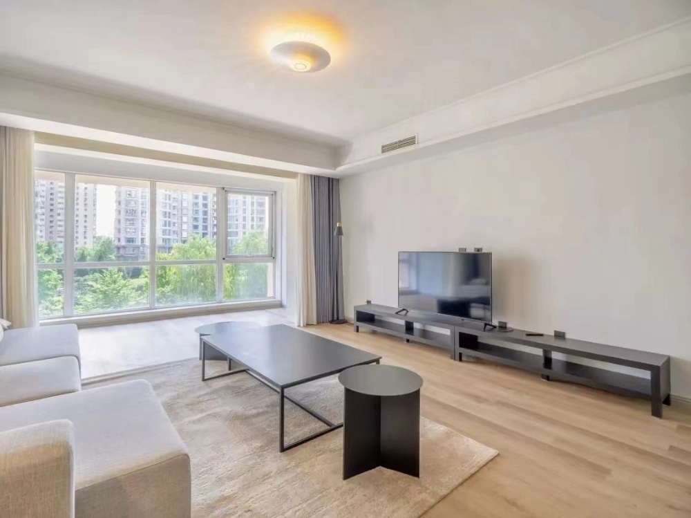 Rm 305 No 3 Palm Springs(2)