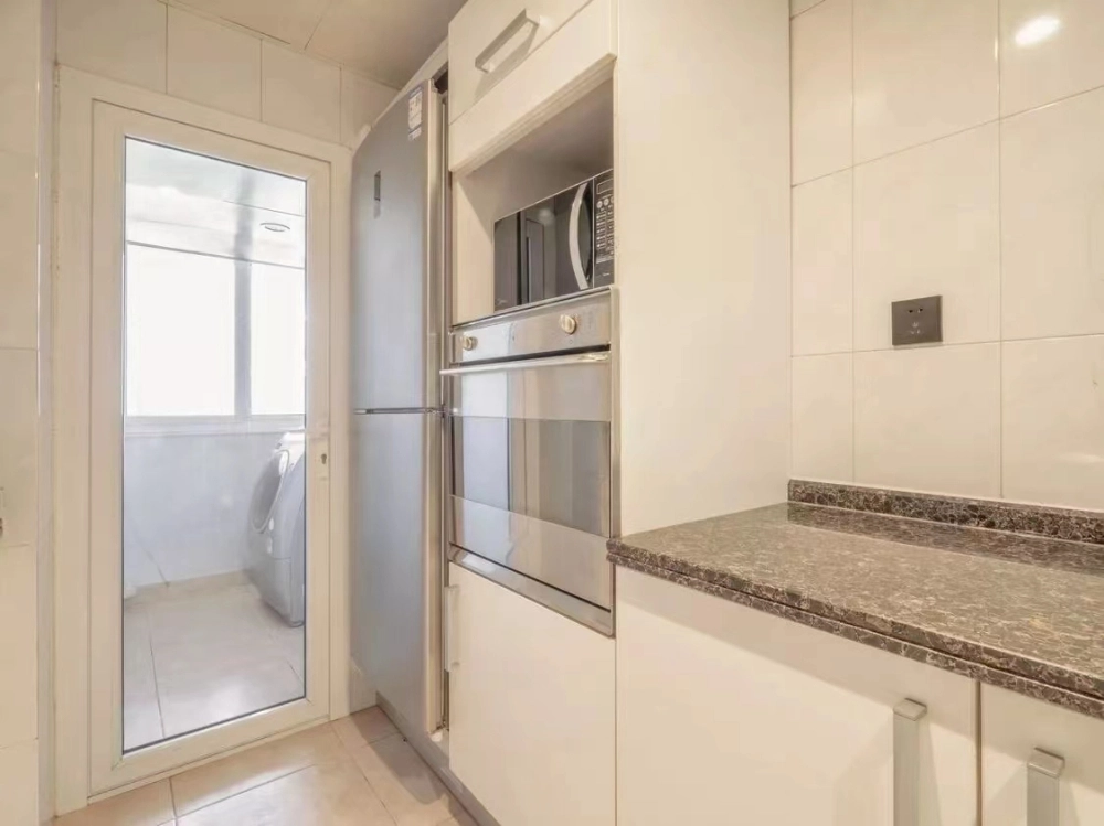 Rm 305 No 3 Palm Springs(7)