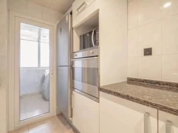 Rm 305 No 3 Palm Springs(7)