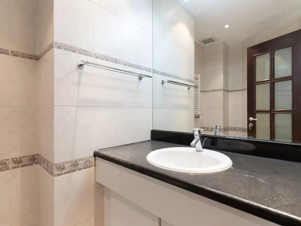 Rm 505 Bld A Yi He Int'l Center Apt(19)
