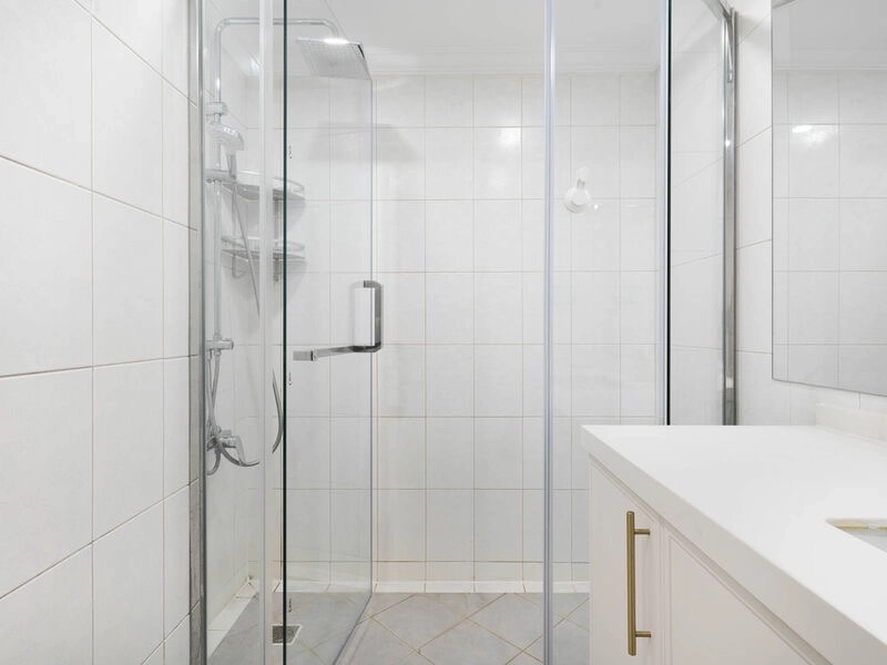 Rm 803 Unit E Chateau Regency I(9)
