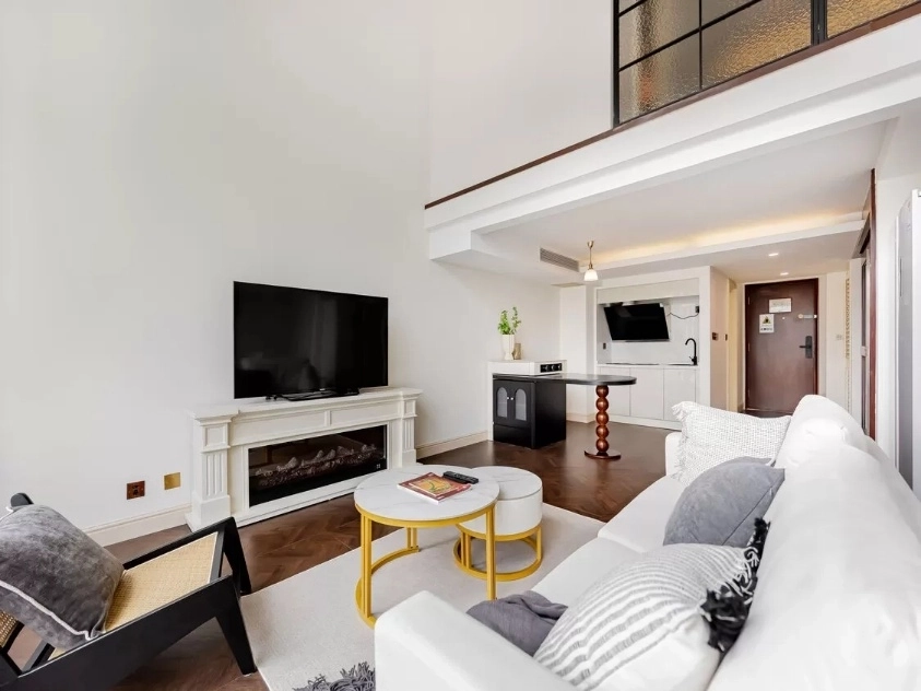 Rm 819 Bld D Chateau De Luze Apt(4)