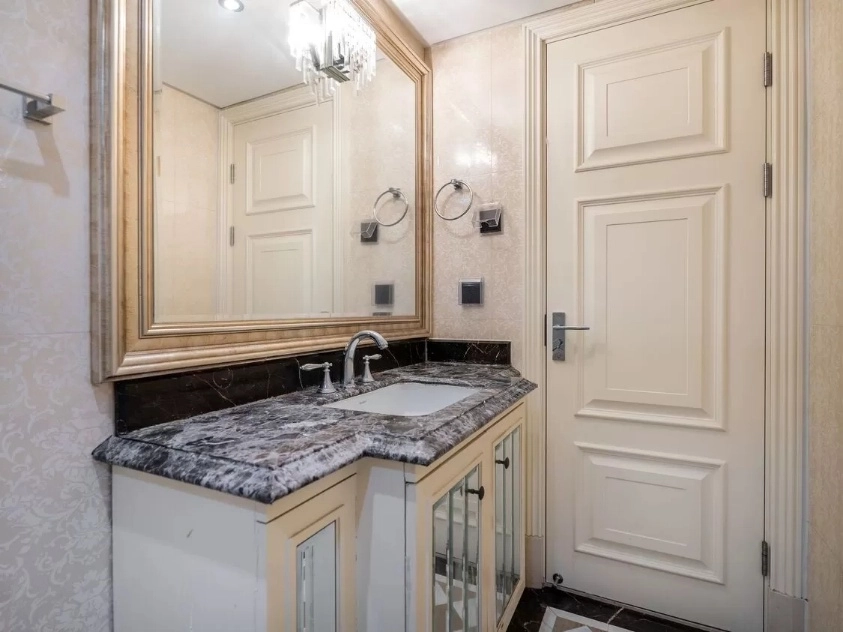 Rm 908 No 2 Alhambra Palace(14)