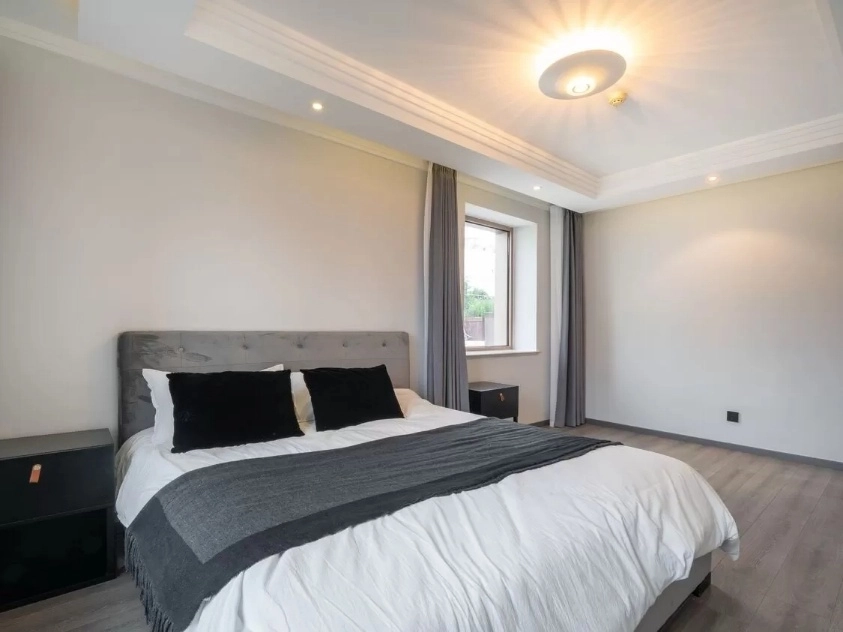 Rm 908 No 2 Alhambra Palace(7)