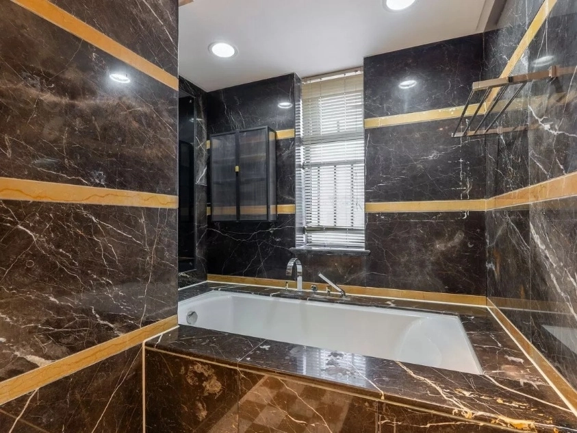 Rm 908 No 2 Alhambra Palace(10)