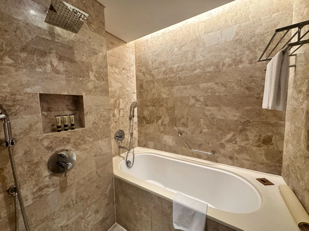 Standard 1-bdr Executive Ascott Raffle City Beijing(6)