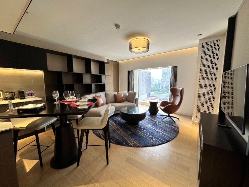 Standard 1-bdr Unit China World Hotel Residences