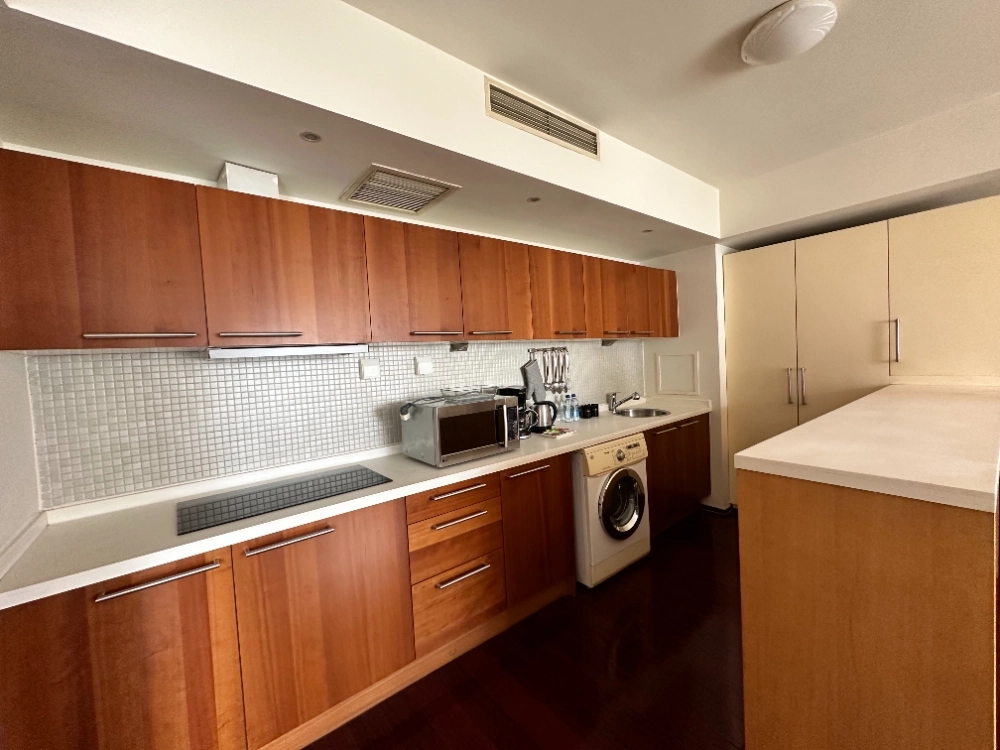 Standard 1-bdr Unit Oak Chateau(3)