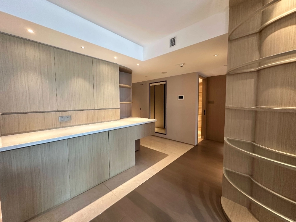 Standard 2-bdr Unit China World Apartments(11)