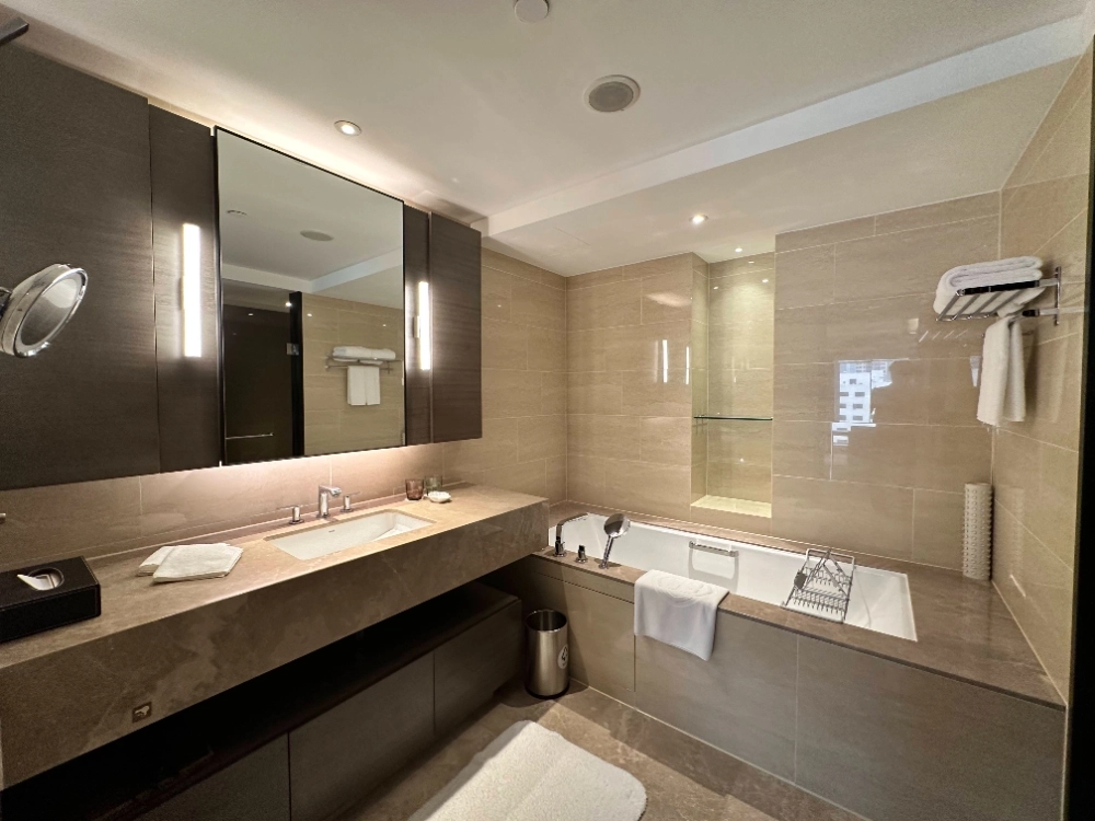 Standard 2-bdr Unit China World Hotel Residences(10)