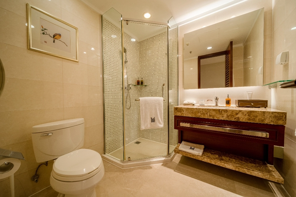 Standard 2-bdr Unit Millennium Residences(7)
