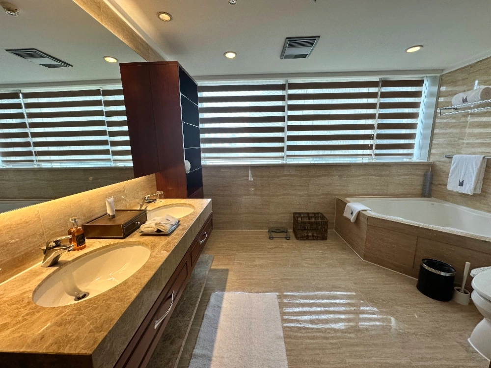 Standard 3-bdr Executive Millennium Residences(5)