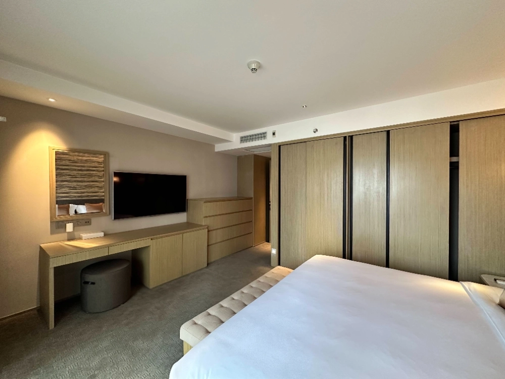 Standard 3-bdr Unit China World Apartments(12)