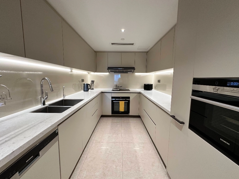 Standard 3-bdr Unit China World Apartments(7)