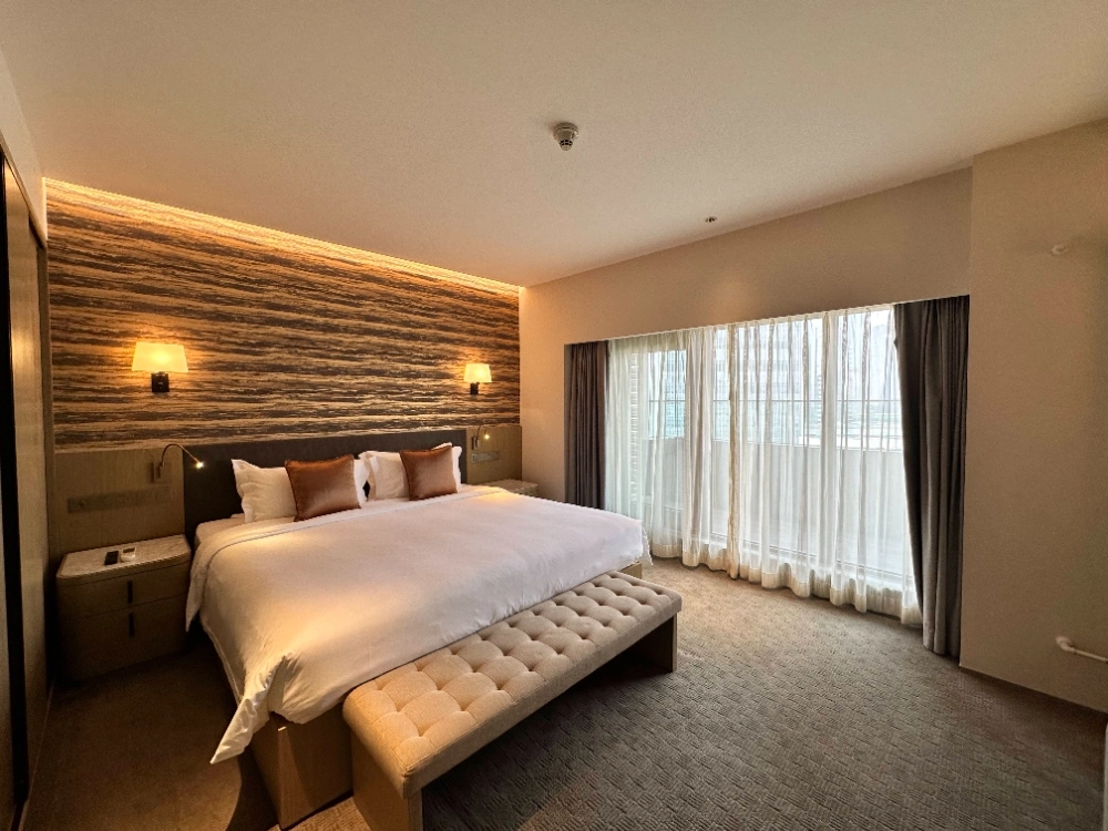 Standard 3-bdr Unit China World Apartments(10)