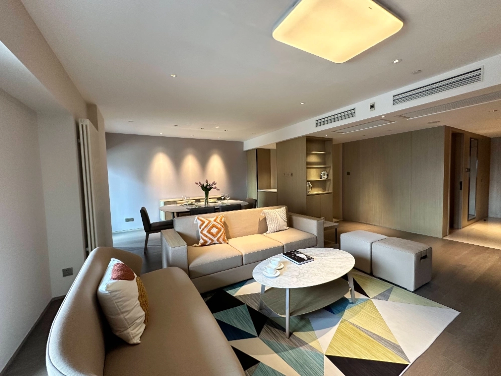 Standard B & F 3-bdr Deluxe China World Apartments(4)
