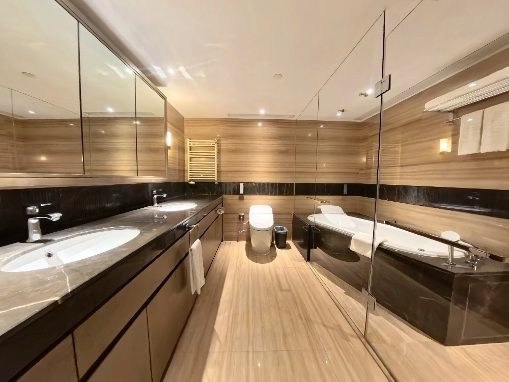 Standard M & P 4-bdr Premier China World Apartments(15)