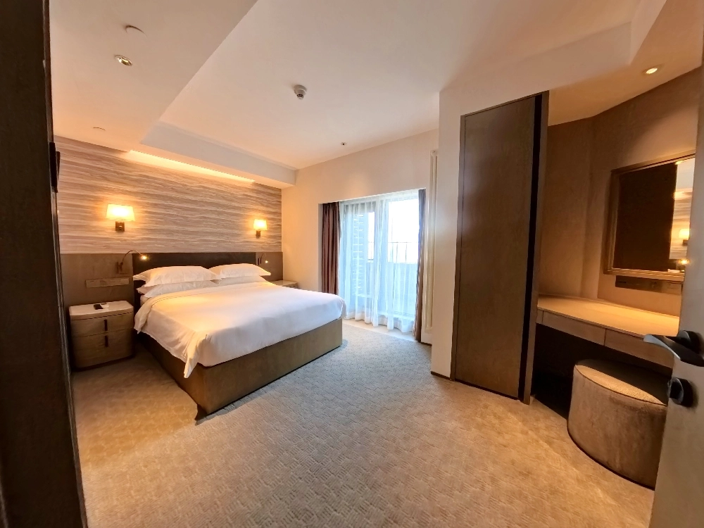 Standard M & P 4-bdr Premier China World Apartments(17)