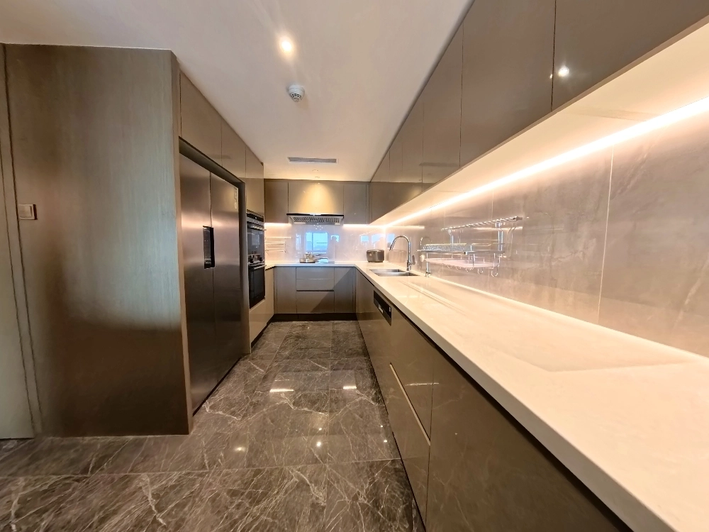 Standard M & P 4-bdr Premier China World Apartments(8)