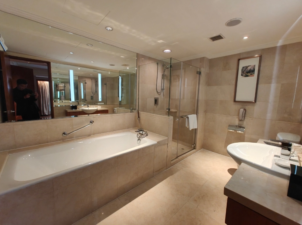 Standard Pacific Heights 2-bdr Unit Oriental Plaza(4)